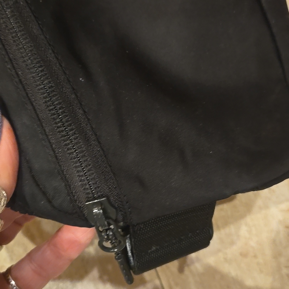 Lululemon Black Everywhere Belt Bag - Picture 7 of 11
